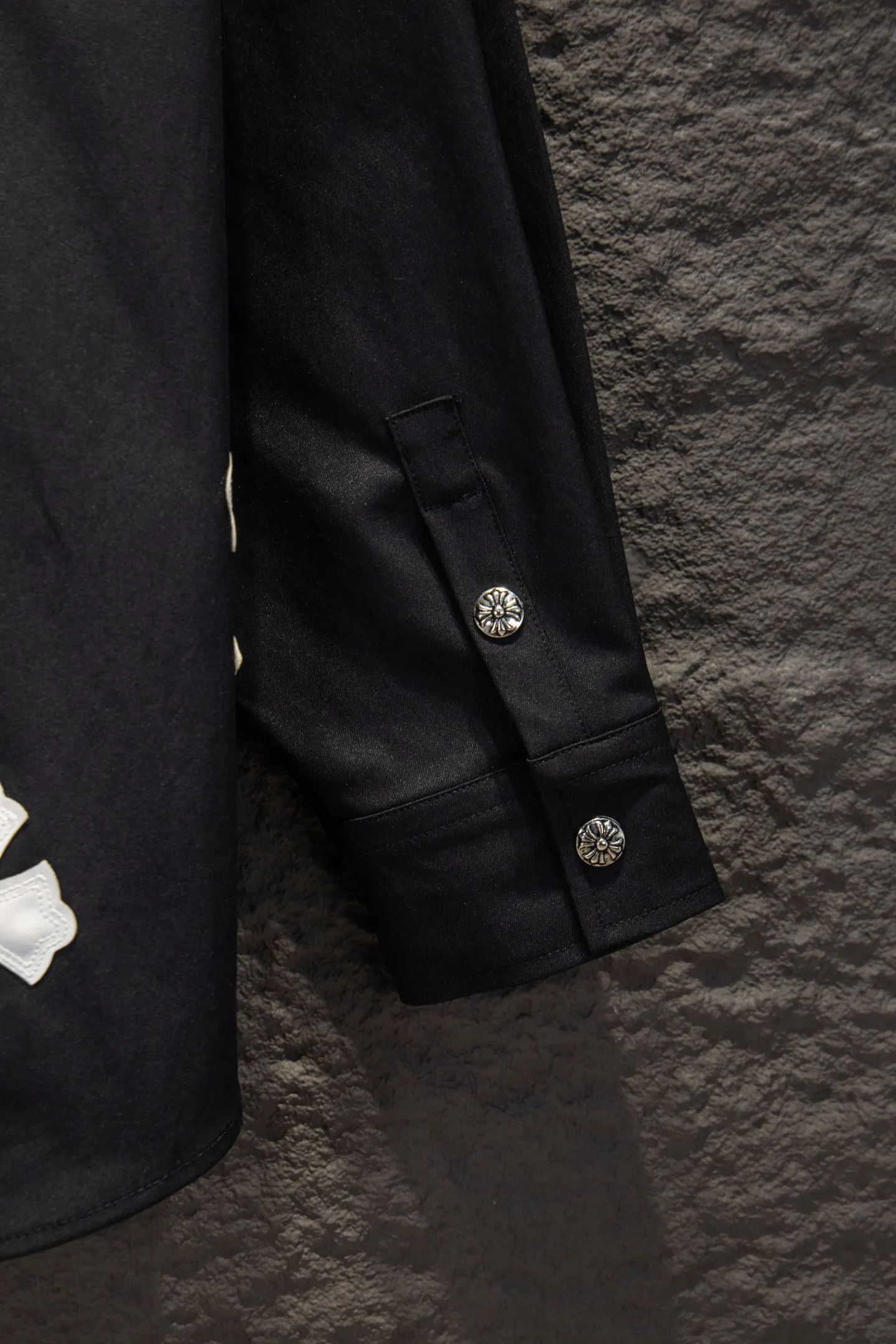 ：7803# ( ) 🆕chrome hearts 26ss New Arrival Black White os ， nice✔️ ⚠️1:1 ， ， ， , ， ！！ ， ！ Breathable！！！！ # # Black White Genuine Leather ， ； 。 :Black White Size:S-M-L-XL